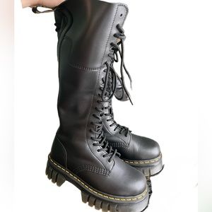 Dr. Martens Audrick 20 Eye Boot